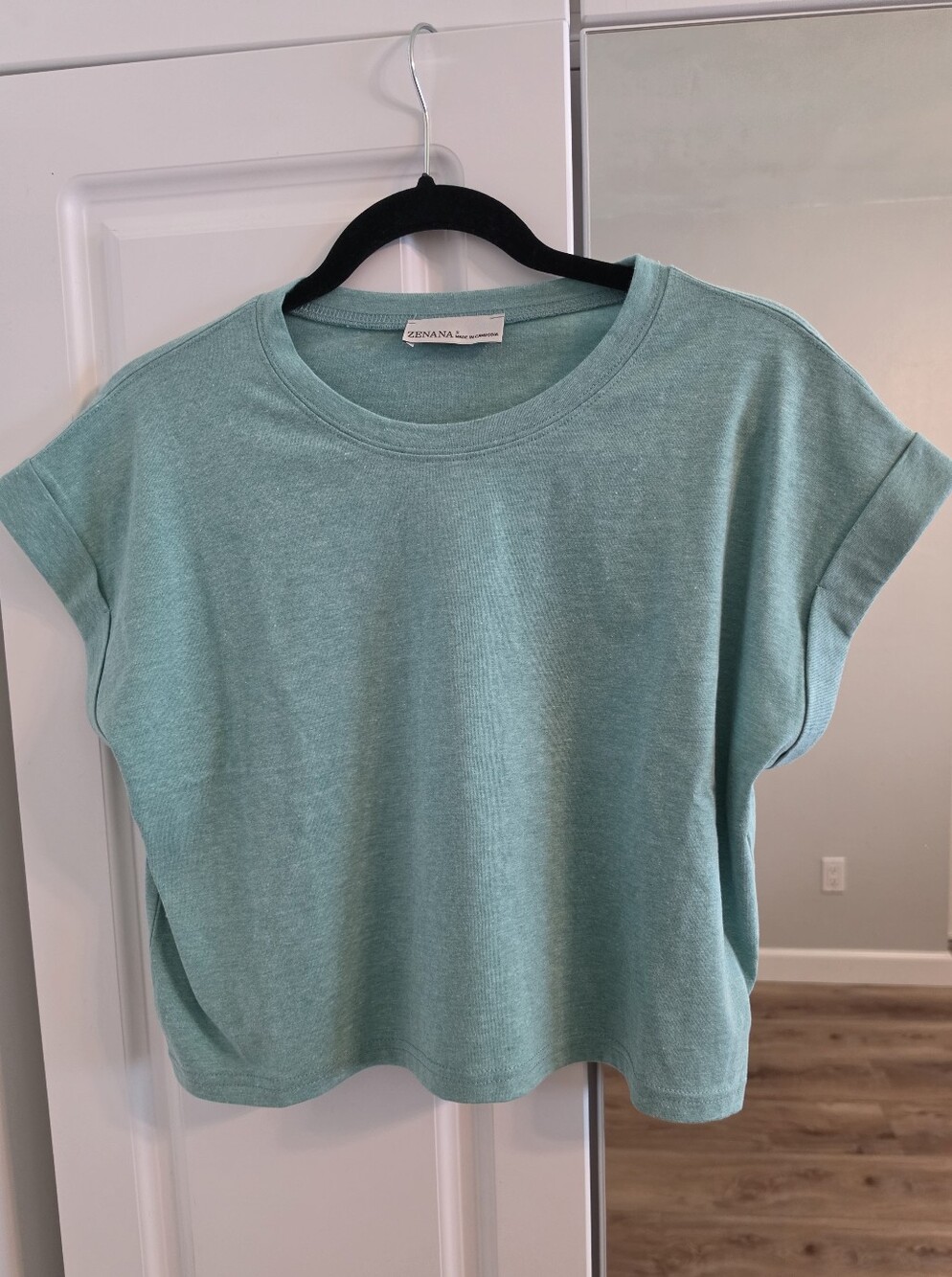 Zenana Heathered Kelly Green Cropped Shirt - Size Small